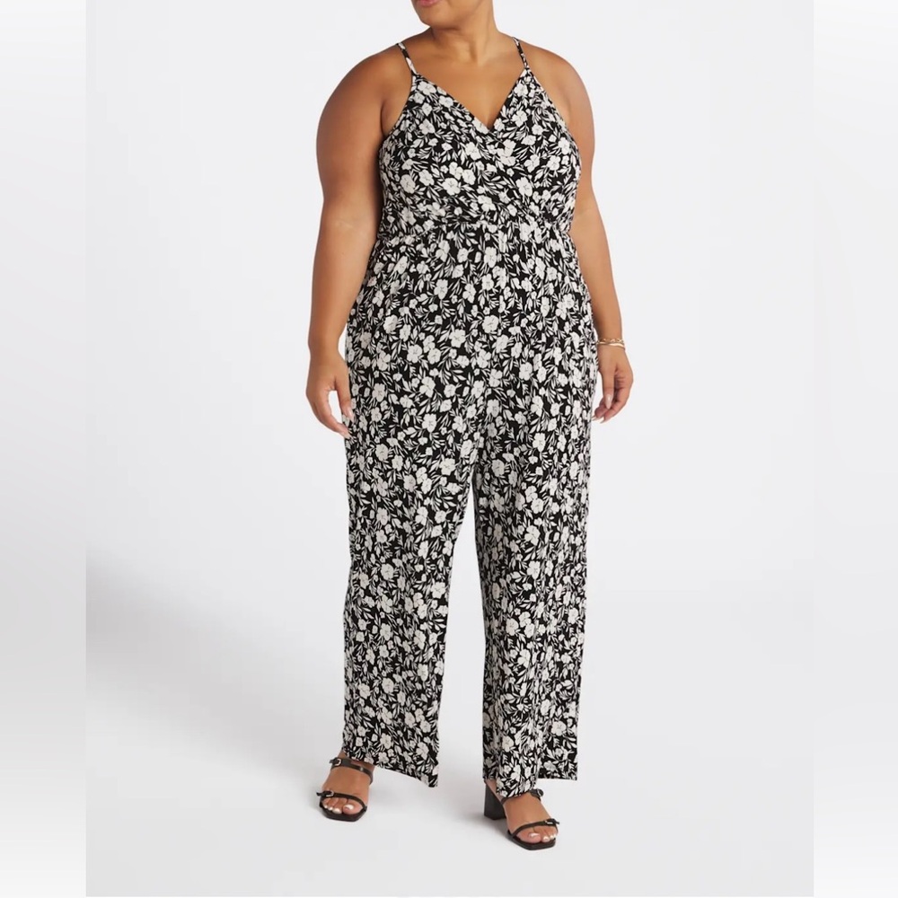 Gilli Mimi spaghetti strap jumpsuit new with tag. Size XXL floral print